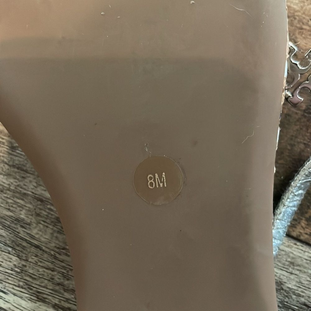 Tory Burch Silver Quilted Marion T-strap sandals - Picture 8 of 9